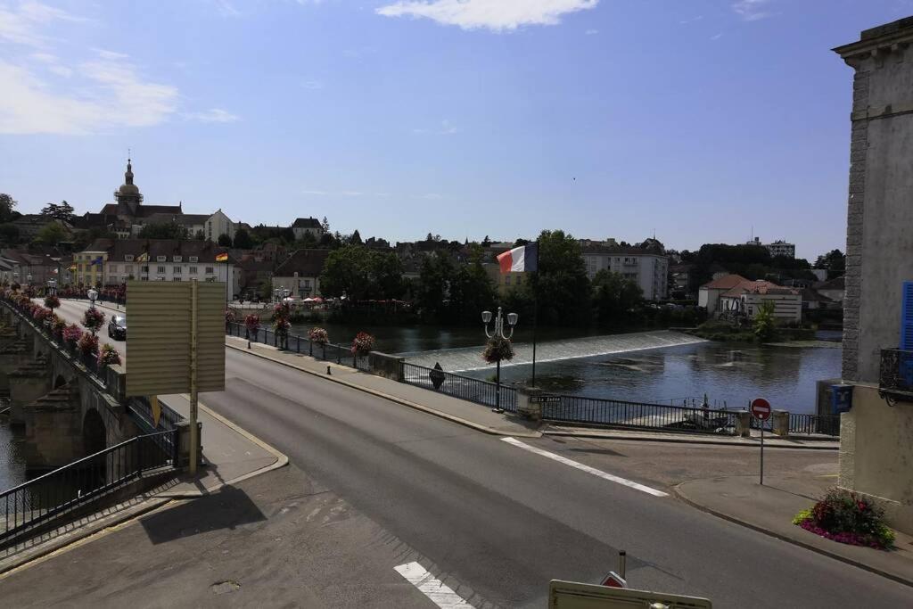 Gray Centre Ville Avec Vue Sur Saone Exterior photo